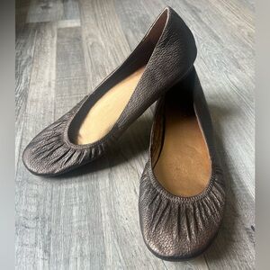 NWOT Women’s Me Too Nini Flat Shoes Size 9